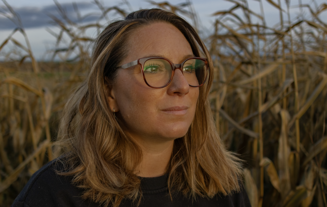Coralie Lawrence, photographe professionnelle en Suisse romande, portrait en extérieur